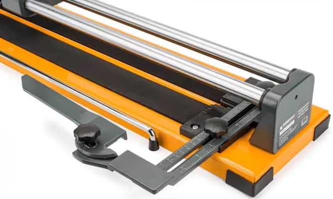 Czym ciąć kamień dekoracyjny gipsowy, by uniknąć zniszczeń?