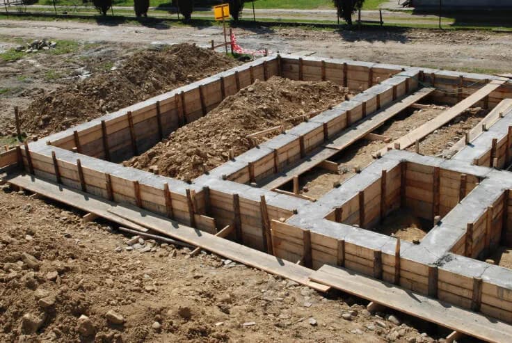 Jaki beton na ławy fundamentowe, aby uniknąć problemów z fundamentami?