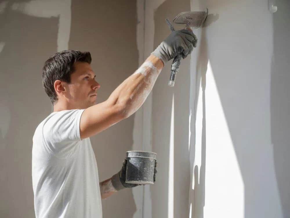 Jakie tynki wybrać do nowego domu, aby uniknąć kosztownych błędów?