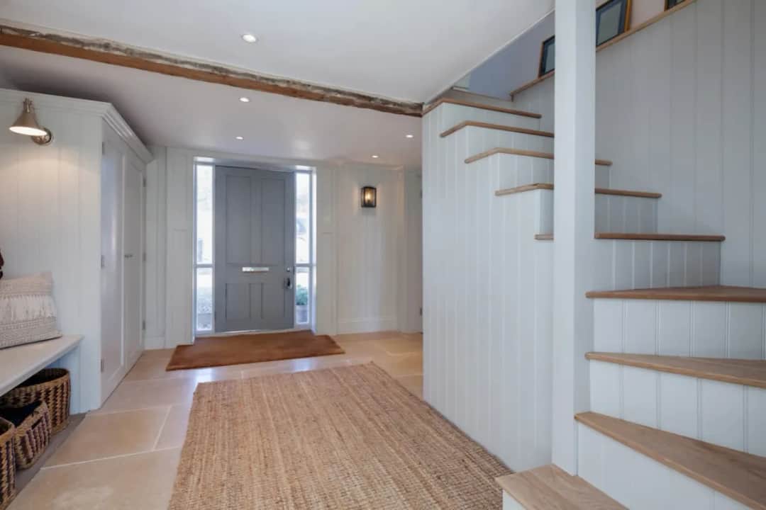 Na jaki kolor pomalować boazerię w przedpokoju, aby zyskać styl?