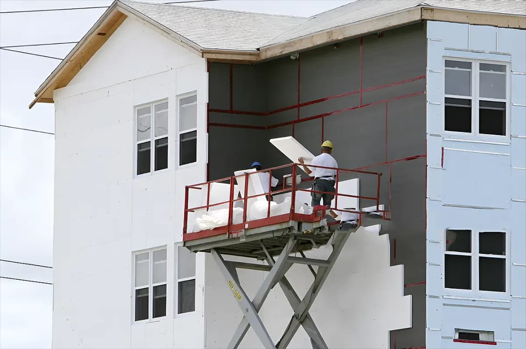 Ile za przyklejenie styropianu? Zaskakujące koszty i metody montażu