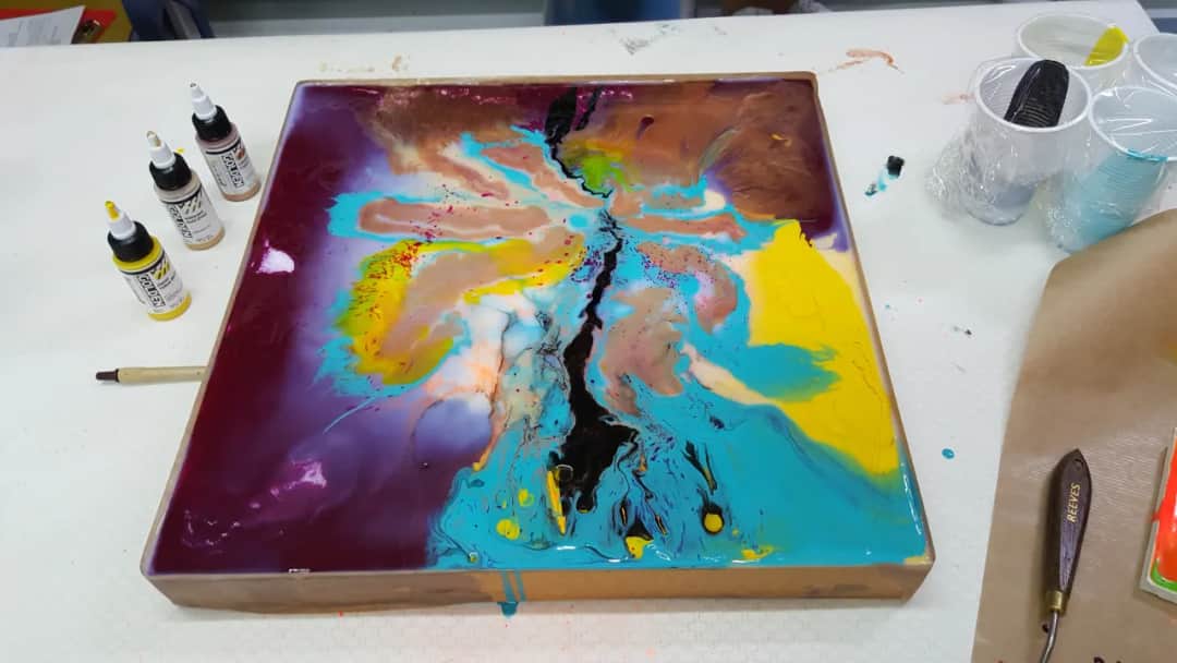 Jak malować folię w płynie - najlepsze farby i techniki malowania