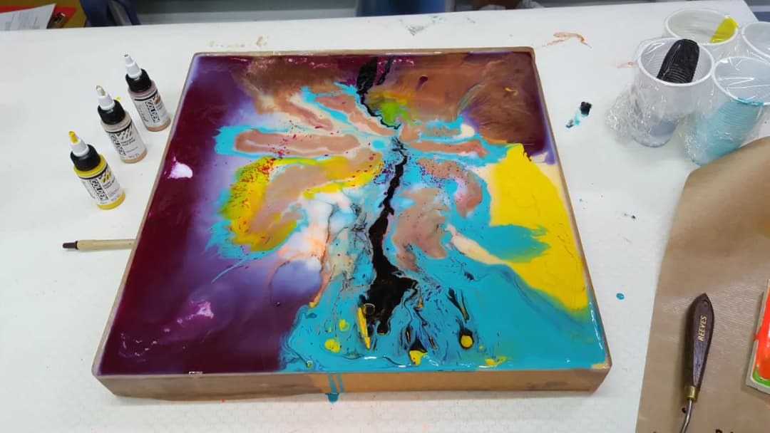 Jak malować folię w płynie - najlepsze farby i techniki malowania