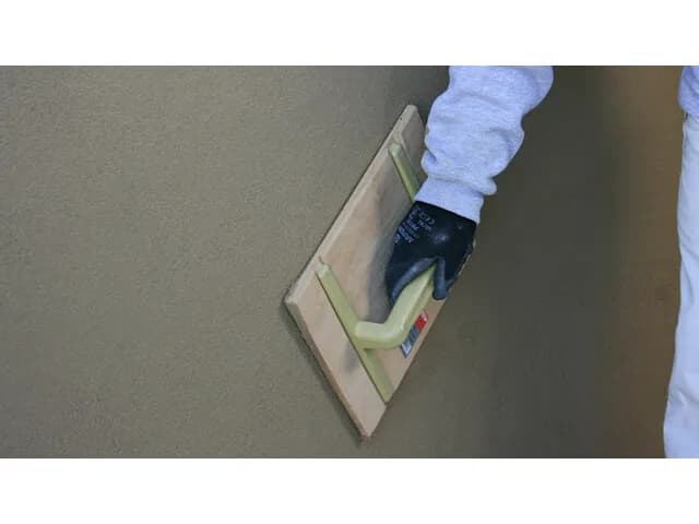 Zacieranie tynku cementowo-wapiennego: po jakim czasie to zrobić?