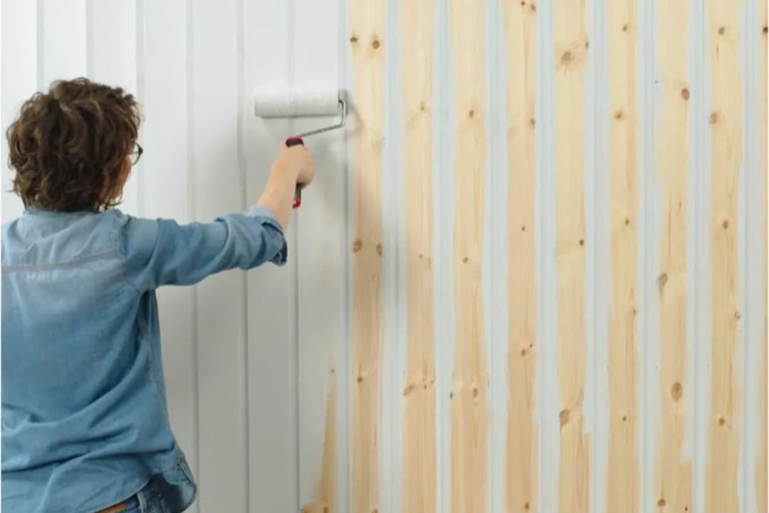 Jak pomalować boazerię lakierowaną i uniknąć najczęstszych błędów