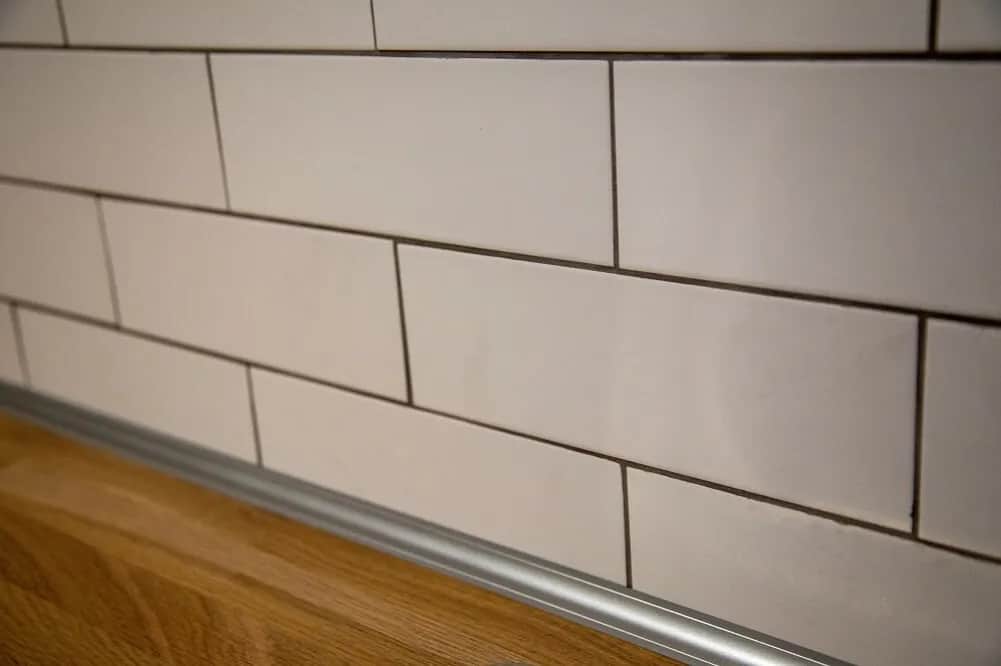 Najlepszy gres do kuchni na ścianę: trwałość, styl i estetyka