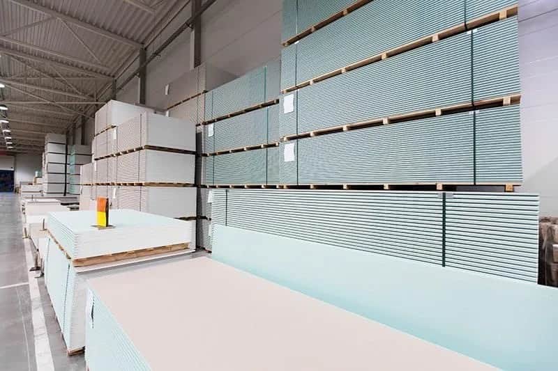 Co zamiast tynku wewnątrz? Efektywne i tanie alternatywy na ściany