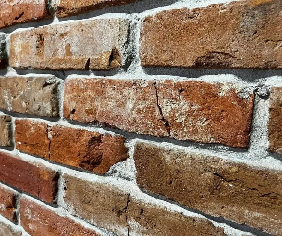 Jaki klej do cegły dekoracyjnej? Wybierz najlepszy produkt dla siebie