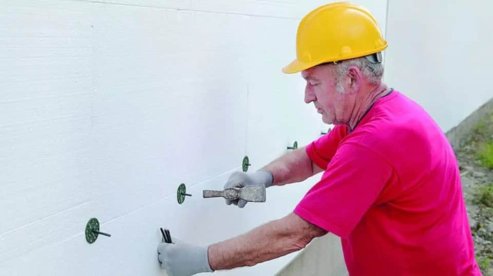 Jak kołkować styropian, aby uniknąć błędów i zapewnić trwałość izolacji