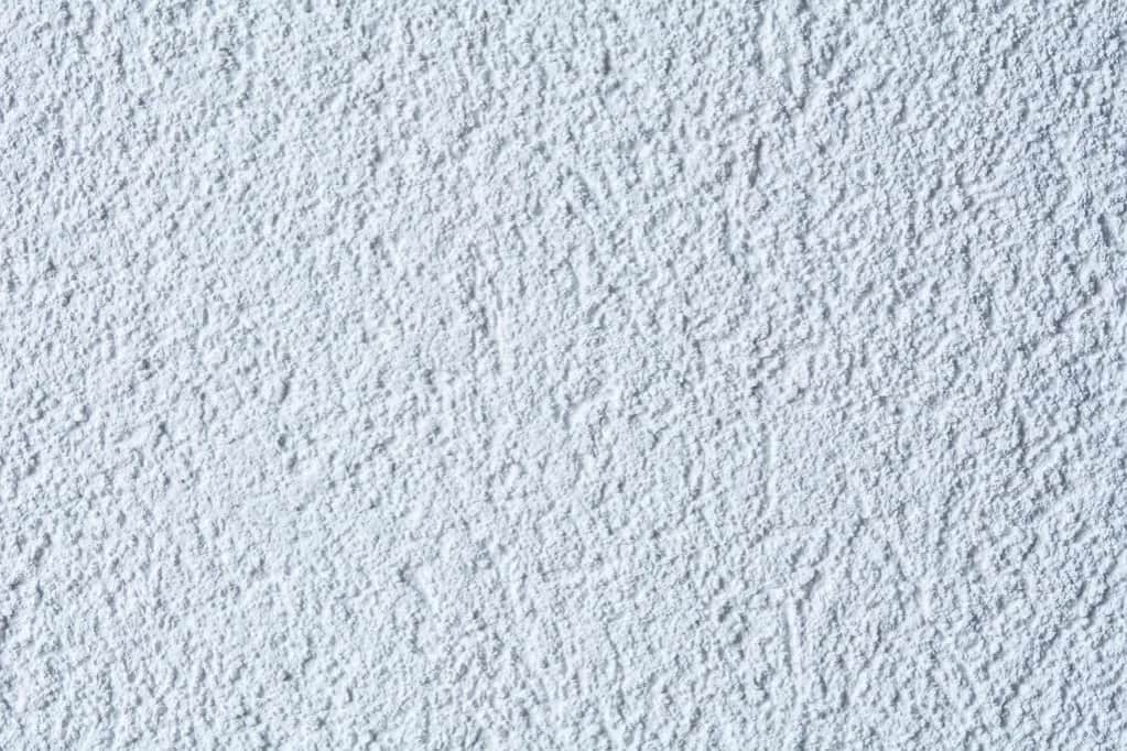 Co to są tynki mineralne? Poznaj ich właściwości i zastosowanie