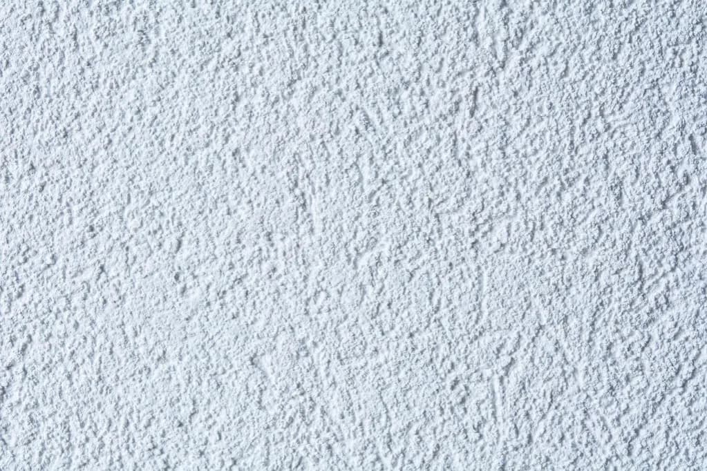 Co to są tynki mineralne? Poznaj ich właściwości i zastosowanie