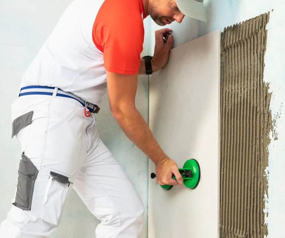 Najlepszy klej do płytek gipsowych dekoracyjnych - uniknij błędów w montażu