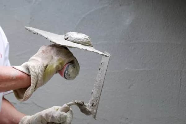 Ile schnie tynk zewnętrzny? Odkryj czynniki wpływające na czas schnięcia