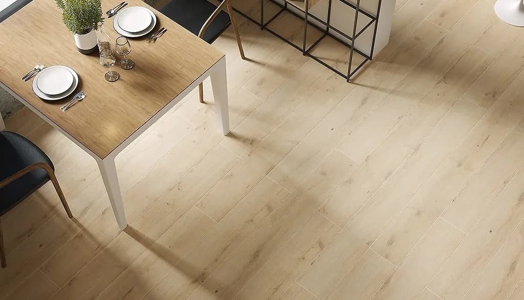 Jaka fuga do brązowych płytek? Odkryj idealne kolory i porady